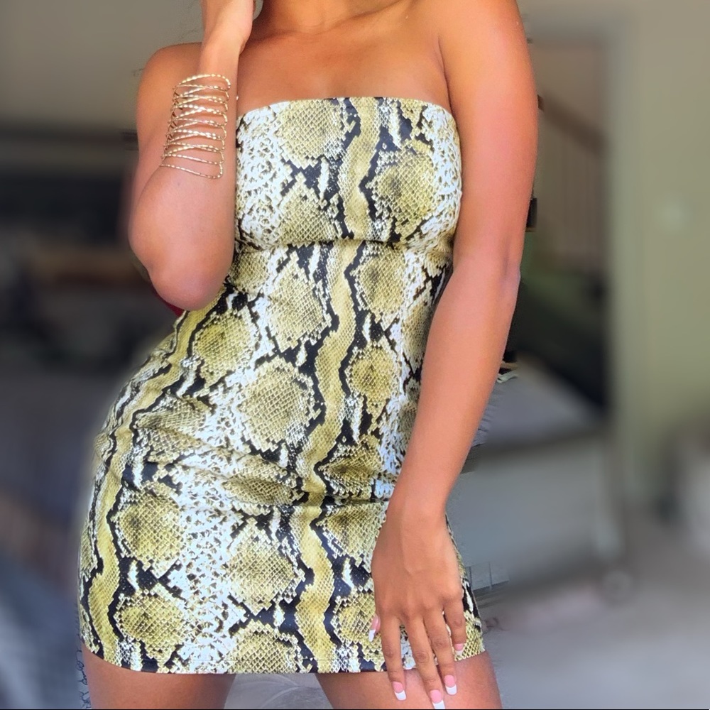 Snakeskin strapless dress.